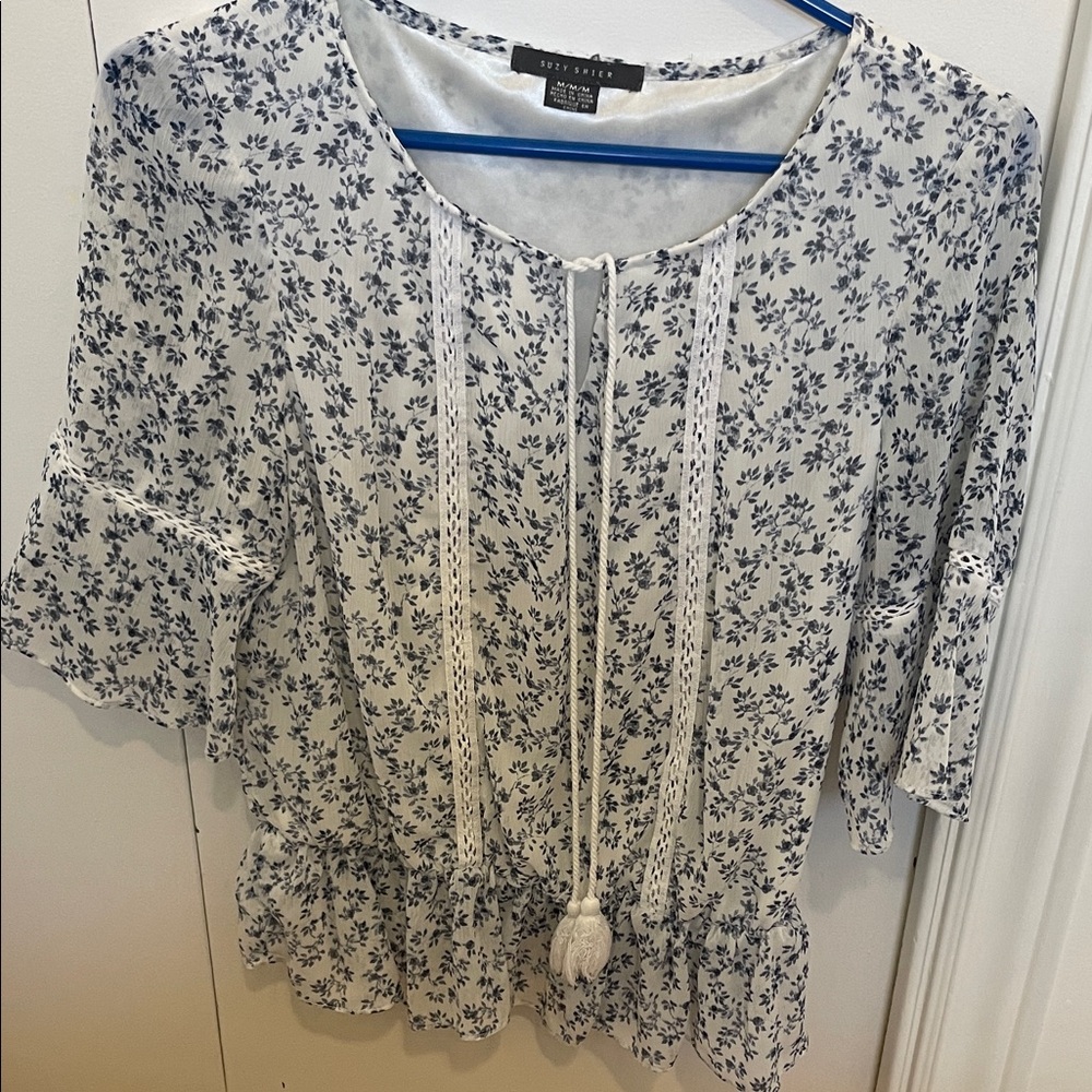 Suzy Shier White and Blue Floral Blouse